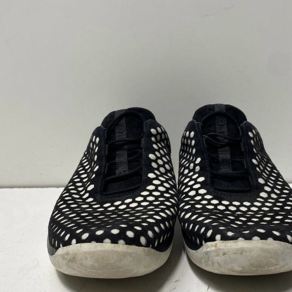 Prada Black and White Sneakers with Geometric Design - Picture 4 of 6